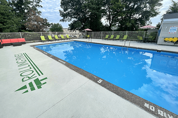 Pool and sundeck at rolling pines apartments